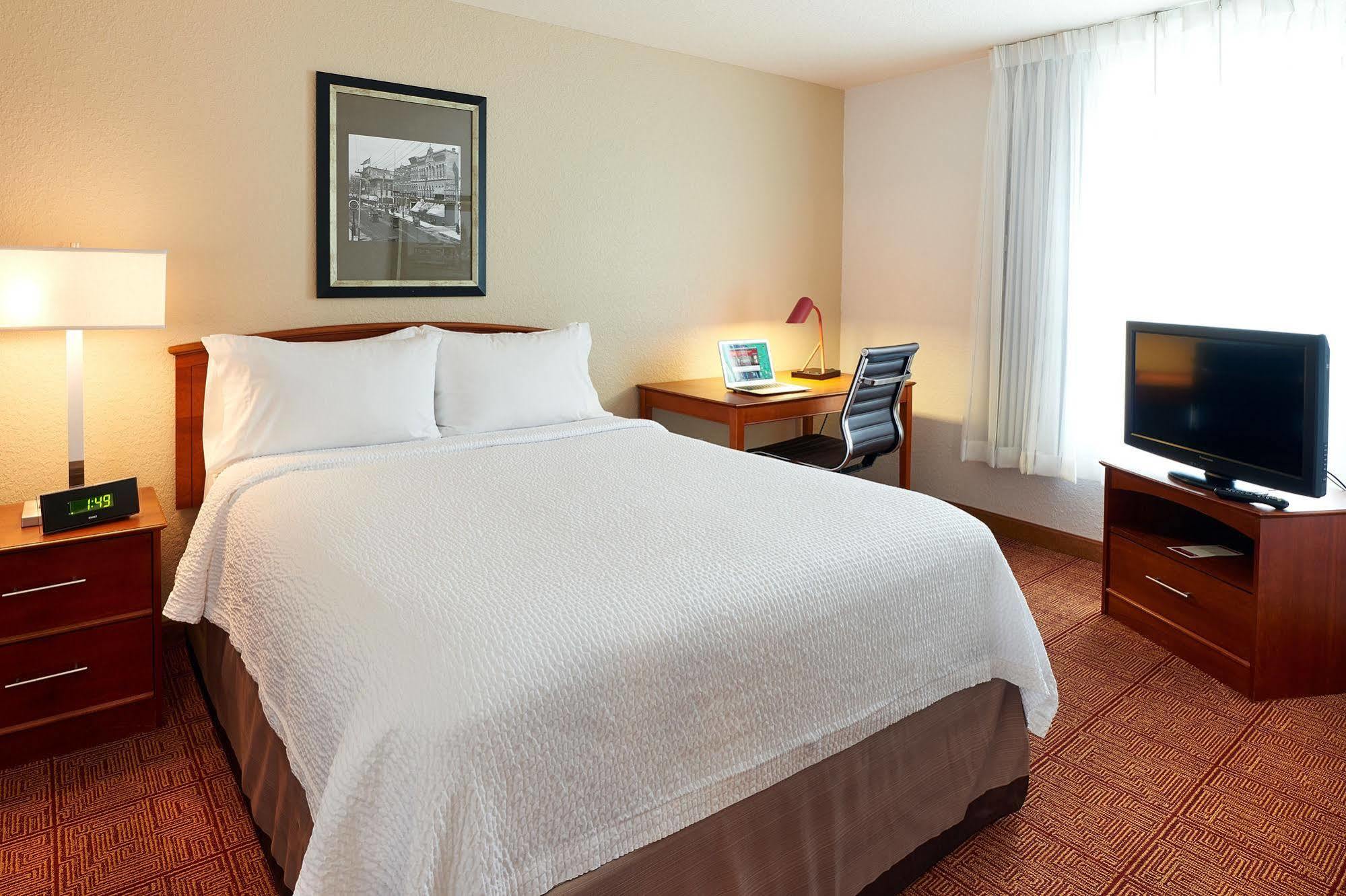 Towneplace Suites By Marriott Minneapolis Downtown/North Loop Extérieur photo